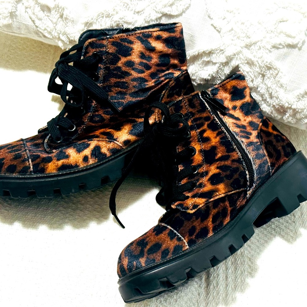 Bamboo Faux Fur Leopard Ankle Boots, Size 6.5